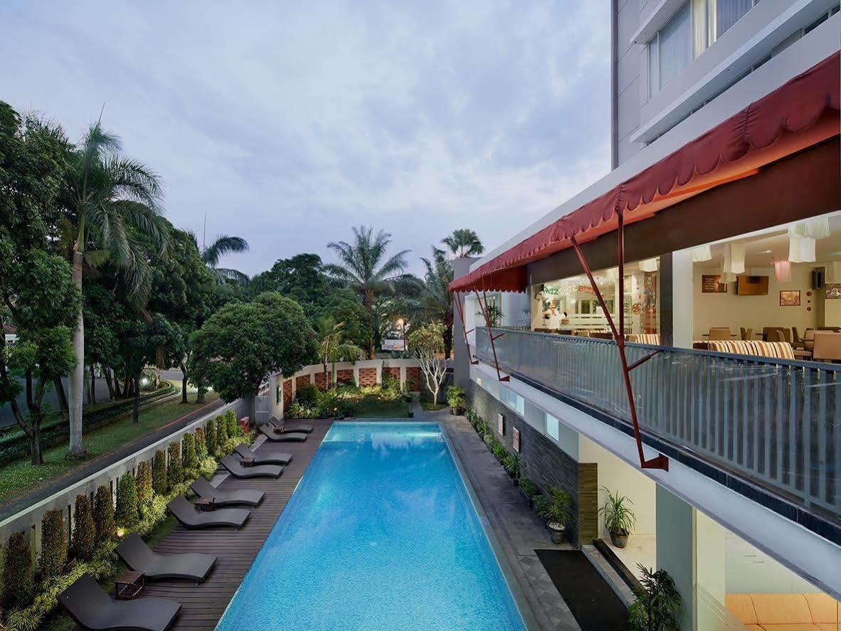 Grand Cakra Hotel Malang Exterior foto