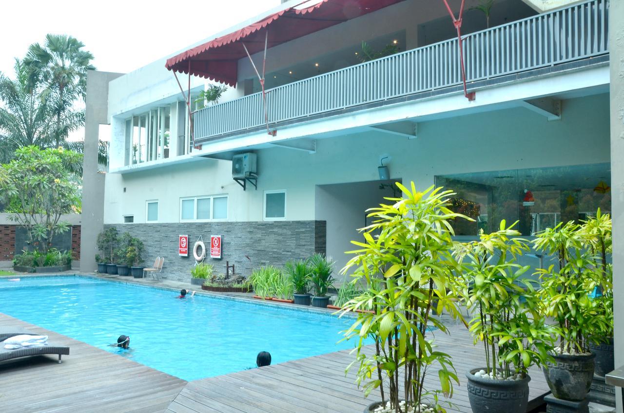 Grand Cakra Hotel Malang Exterior foto