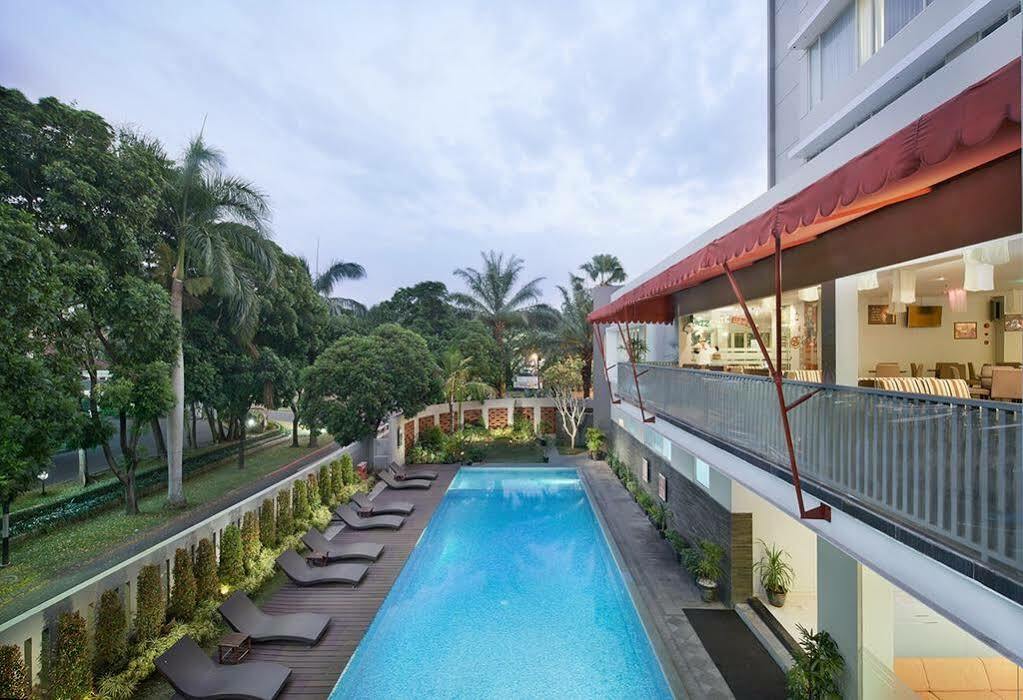 Grand Cakra Hotel Malang Exterior foto